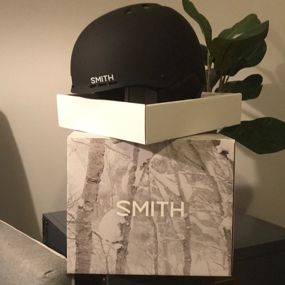 Brand New SMITH Ski/Snowboard Helmet - L